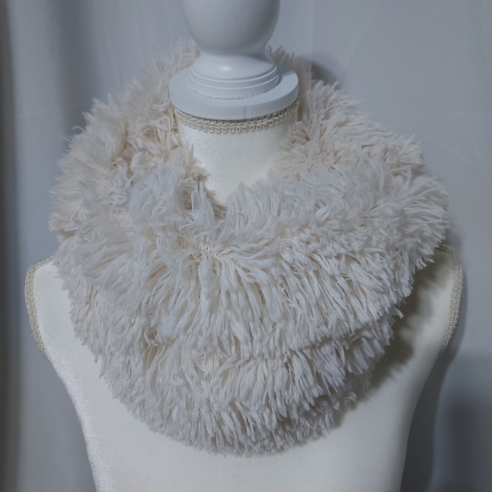 Infinity scarf faux fur Apt 9